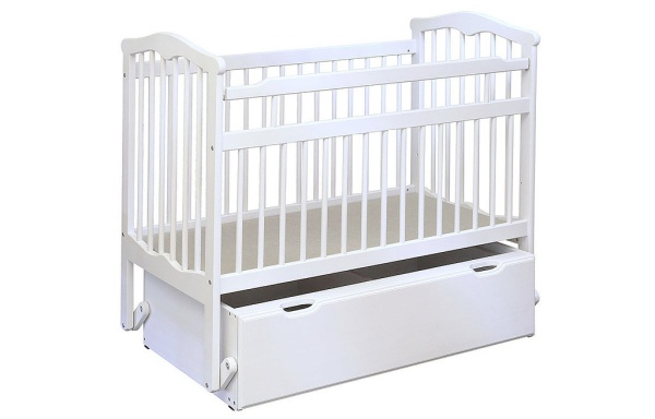 Детская Кровать Массив с Маятником Малыш/Разные Цвета Ш-1270 х Г-720 х В-1060 мм